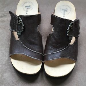 Think! Women’s Mitzi leather slides